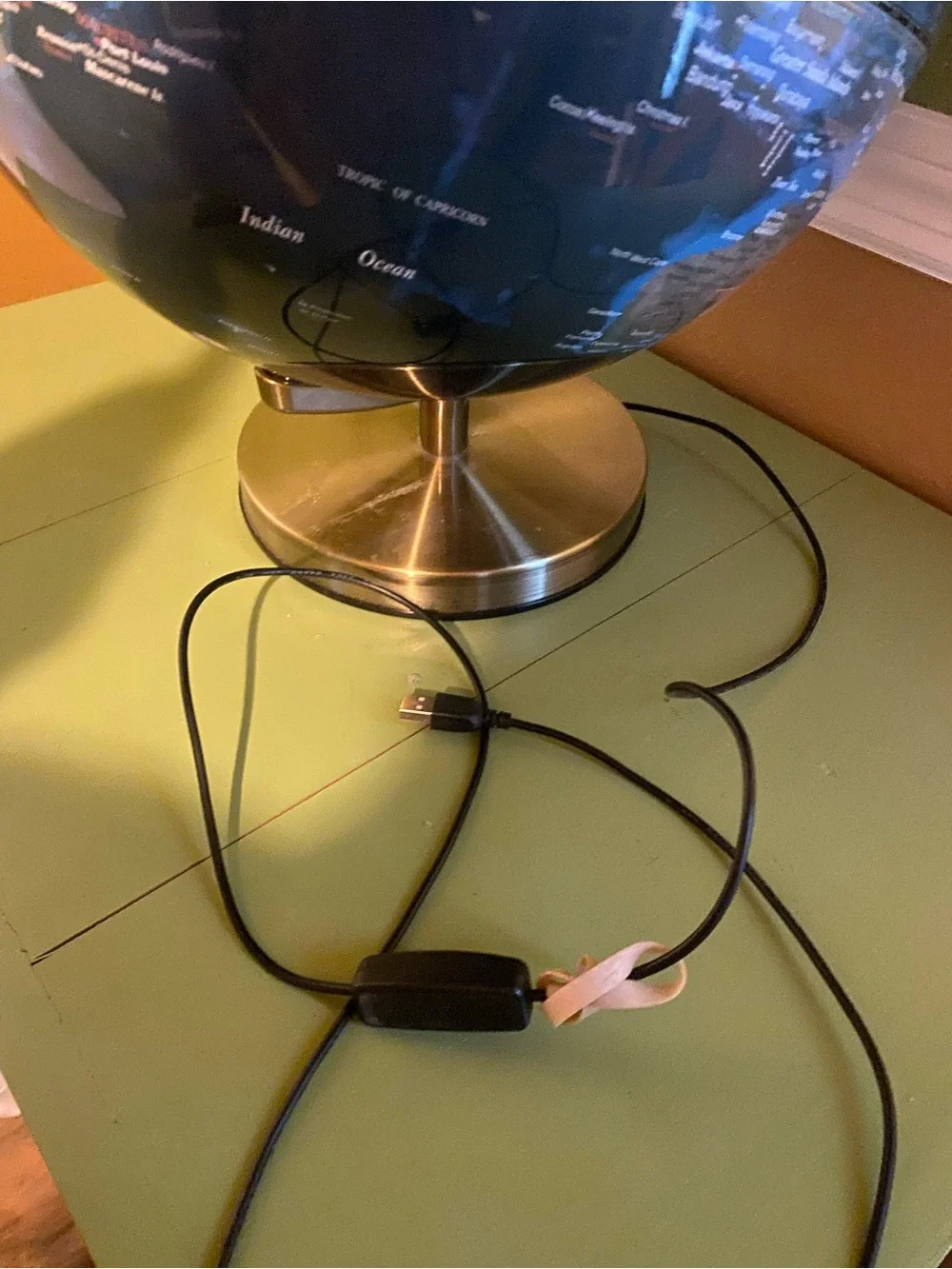 Gentlemen’s Hardware Illuminated Desk Globe